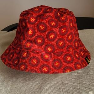 Small bucket hat